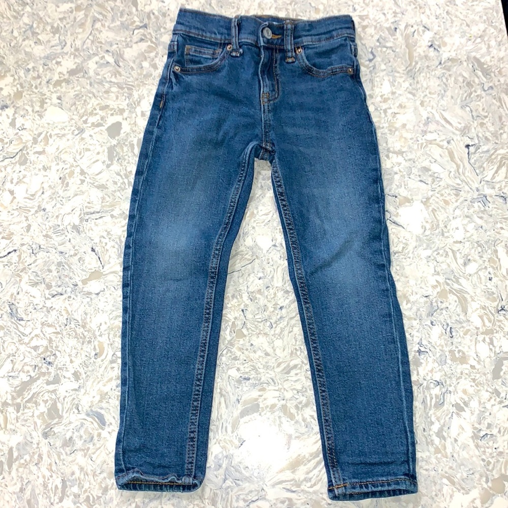 Like New! Old navy medium wash jeans. Size 5